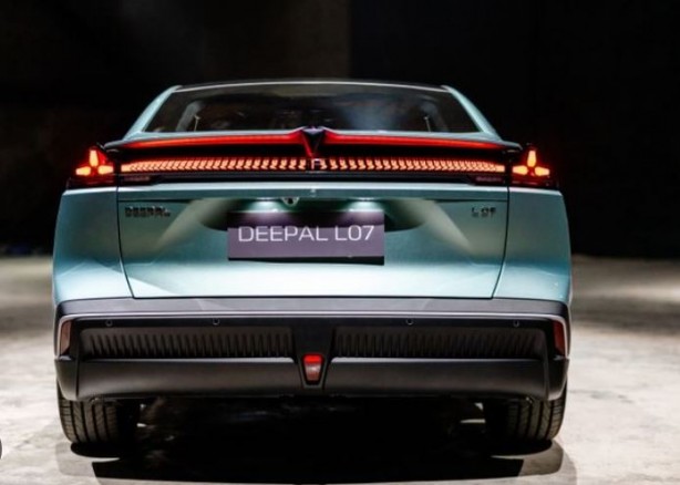 Foto - Huawei’nin elektrikli otomobili Deepal L07 tanıtıldı!