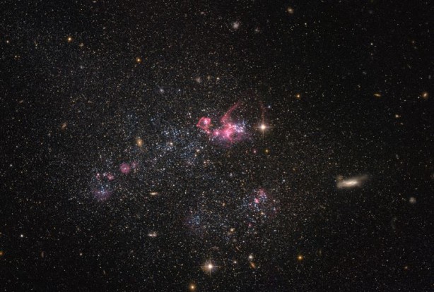 Foto - Hubble ihtişamlı cüce galaksiyi görüntüledi