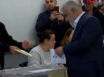 Foto - HÜDA PAR lideri Zekeriya Yapıcıoğlu pusulayı düşürdü, oy verdiği isim ortaya çıktı