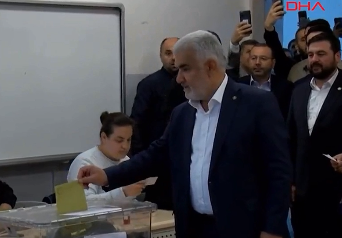 Foto - HÜDA PAR lideri Zekeriya Yapıcıoğlu pusulayı düşürdü, oy verdiği isim ortaya çıktı