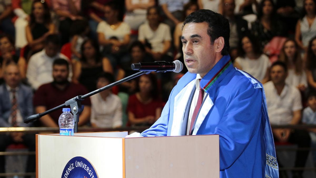 Foto - Hukuk fakültesi dekanının o rezaleti "yok artık" dedirtti! Savunması akıl alır gibi değil