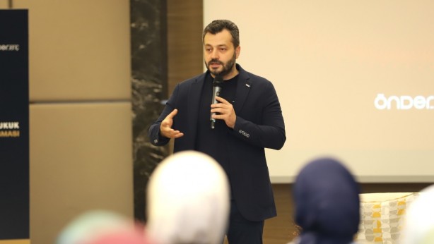 Hukuk Genç Filistin gündemiyle toplantı! Dünya sistemi İsrail’den yana