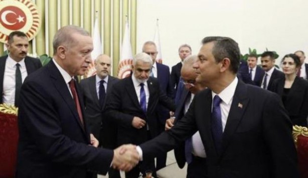 Foto - Hükümete yakın Selvi’nin Özgür Özel’le ilgili o sözleri herkesi şaşırttı! "4 yıl böyle gitmez!" Hayrola Abdulkadir Bey