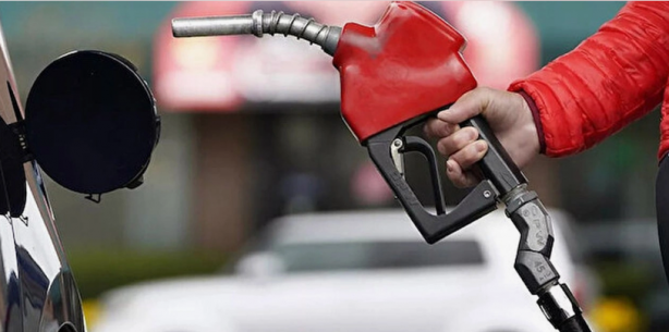 Foto - Hükümetten akaryakıt fiyatlarıyla üzen karar! 00.00'dan sonra istasyonlara gidenler şoku yaşadı