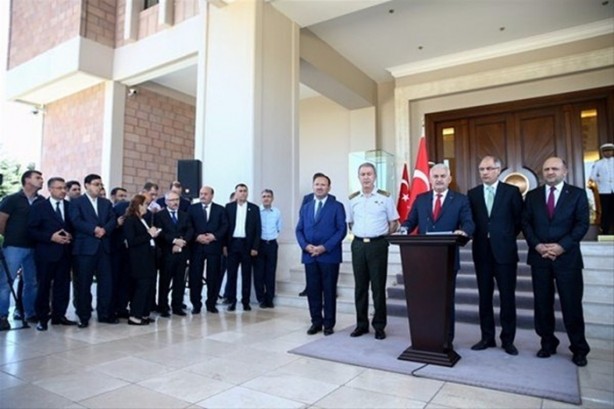 Foto - Hulusi Akar alıkonulduğu 20 saat boyunca neler yaşadı?