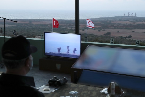 Foto - Hulusi Akar böyle izledi! F-16'lar yerle bir etti