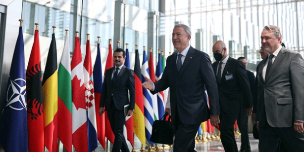 Hulusi Akar NATO Karargahı'nda