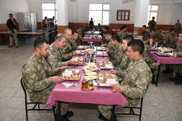 Foto - Hulusi Akar, o bölgeleri denetledi