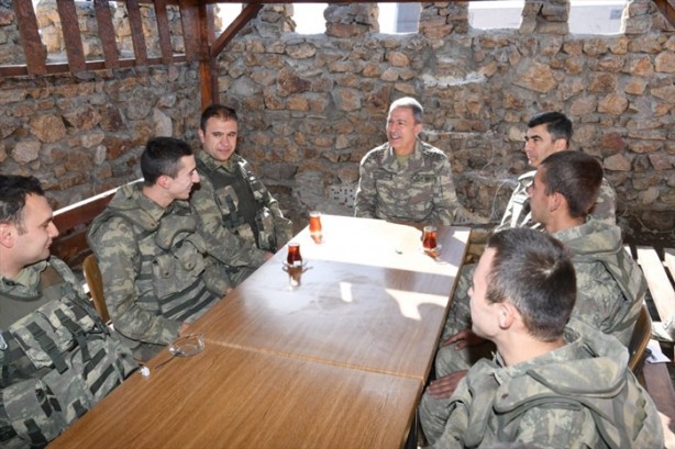 Foto - Hulusi Akar, o bölgeleri denetledi