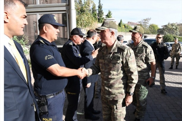 Foto - Hulusi Akar, o bölgeleri denetledi