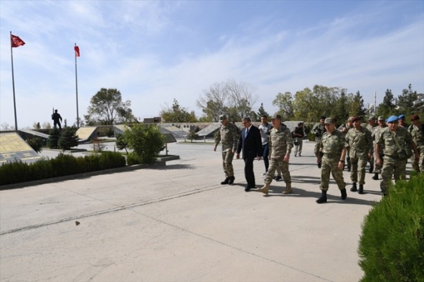 Foto - Hulusi Akar, o bölgeleri denetledi