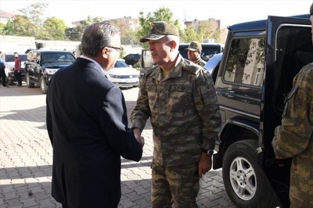 Foto - Hulusi Akar, o bölgeleri denetledi