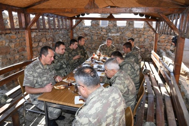 Foto - Hulusi Akar, o bölgeleri denetledi