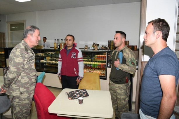 Foto - Hulusi Akar, o bölgeleri denetledi