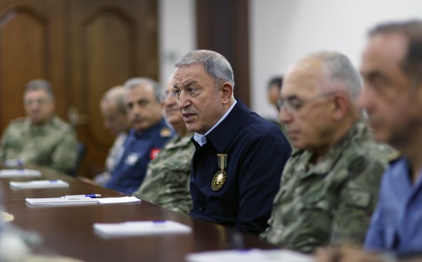 Foto - Hulusi Akar’a Azerbaycan’dan madalya