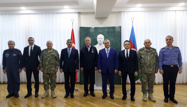 Foto - Hulusi Akar’a Azerbaycan’dan madalya