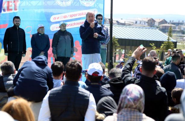 Foto - Hulusi Akar'dan gençlere mesaj