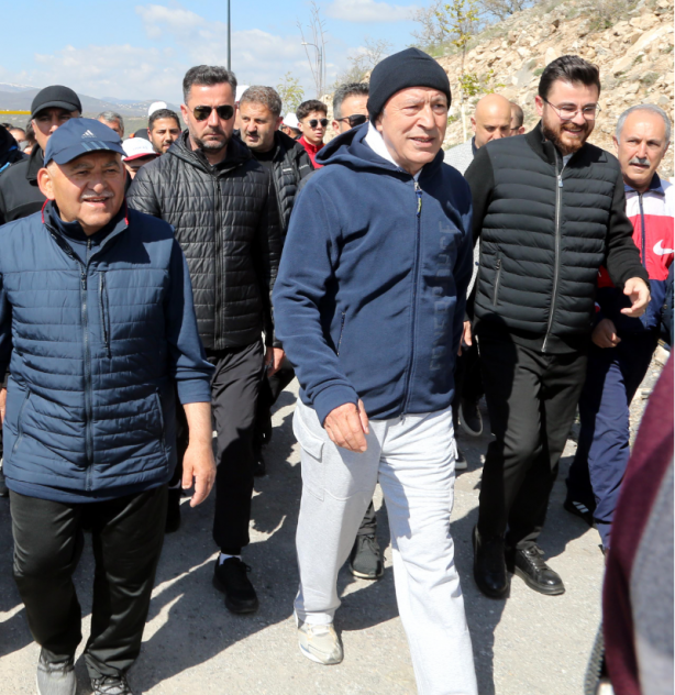 Hulusi Akar'dan gençlere mesaj