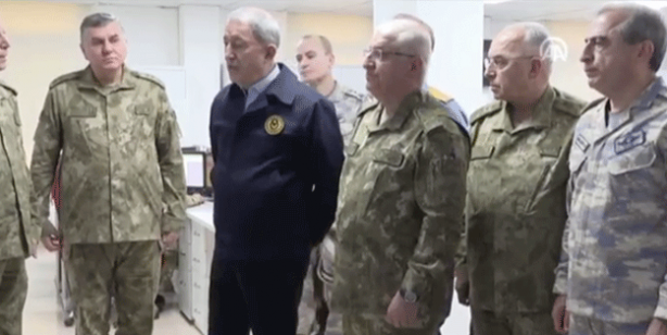 Foto - Hulusi Akar’dan yeni talimatlar! Komuta kademesi Suriye sınırında