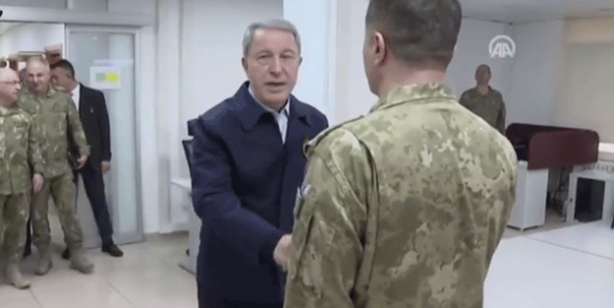 Foto - Hulusi Akar’dan yeni talimatlar! Komuta kademesi Suriye sınırında