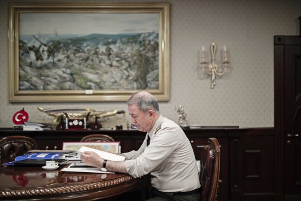 Foto - Hulusi Akar'ı hiç böyle görmediniz
