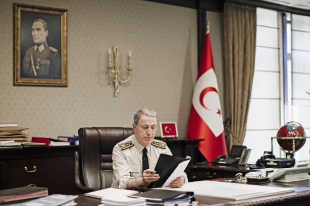 Foto - Hulusi Akar'ı hiç böyle görmediniz