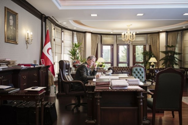 Foto - Hulusi Akar'ı hiç böyle görmediniz