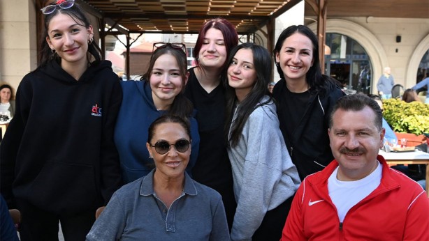Foto - Hülya Avşar’la ilgili bomba iddia! Oradan belediye başkan adayı mı oluyor? 