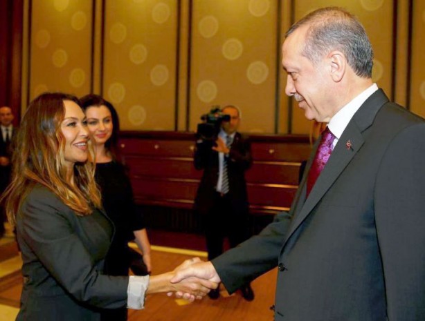 Hülya Avşar’la ilgili bomba iddia! Oradan belediye başkan adayı mı oluyor? 