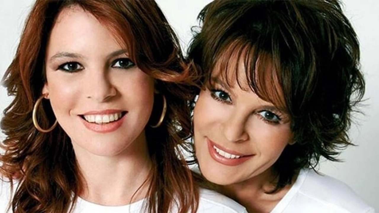 Foto - Hülya Koçyiğit’in kızının Erdoğan’ın uçağında ne işi var? Gerçek bambaşka çıktı