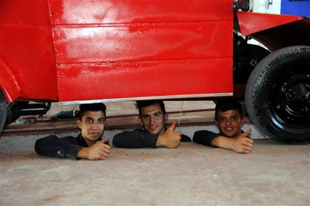  Hurda parçalardan mini 'Otomobil' ürettiler