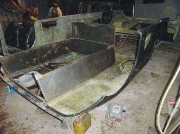 Foto - Hurdalık demirleri lüks arabaya dönüştürdü!