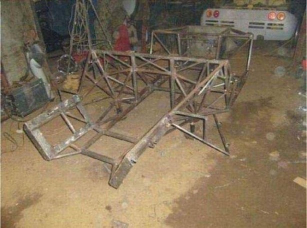 Hurdalık demirleri lüks arabaya dönüştürdü!