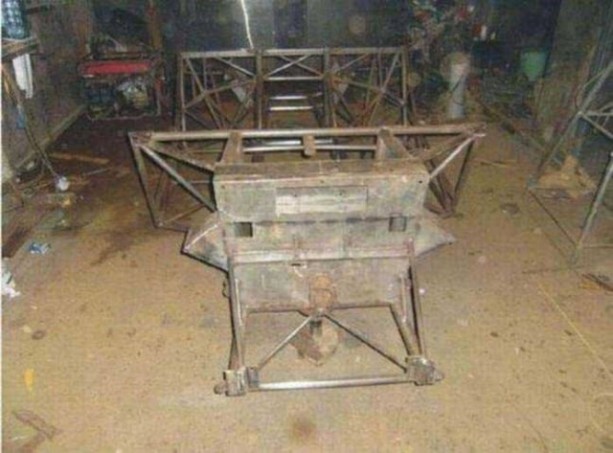 Foto - Hurdalık demirleri lüks arabaya dönüştürdü!