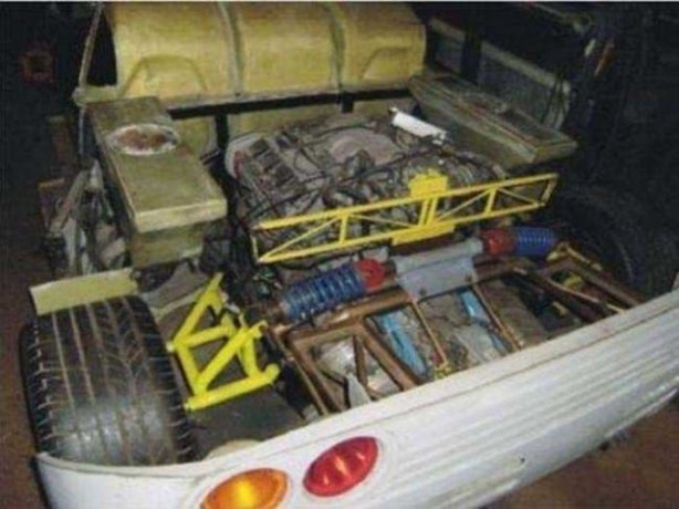 Foto - Hurdalık demirleri lüks arabaya dönüştürdü!