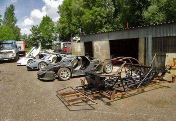 Foto - Hurdalık demirleri lüks arabaya dönüştürdü!