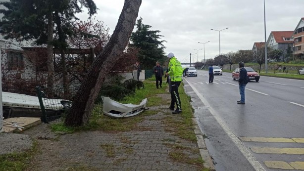 Foto - Hurdaya dönen araçtan sağ çıktılar!