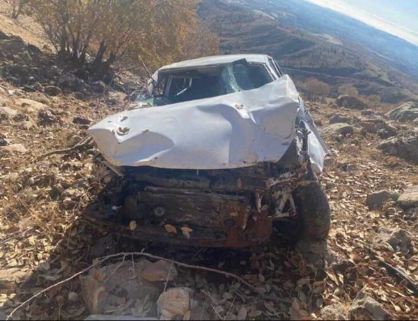 Foto - Hurdaya dönen araçtan sağ çıktılar