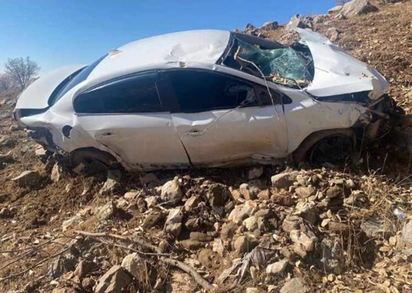 Foto - Hurdaya dönen araçtan sağ çıktılar