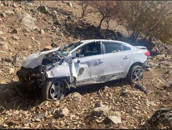 Hurdaya dönen araçtan sağ çıktılar