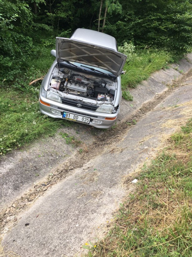Foto - Hurdaya dönen otomobilde sıkışanların imdadına itfaiye yetişti!