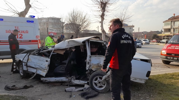 Foto - Hurdaya dönen otomobilden yaralı olarak kurtuldu