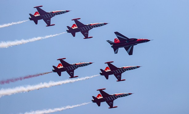 Foto - Hürjet'e hiç beklenmedik rakip! Bir anda ortaya çıktılar