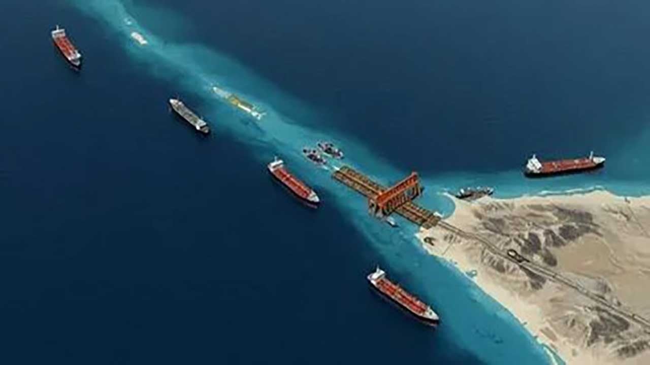 Foto - Hürmüz'de küresel sömürgecilere ağır darbe: İzinsiz geçen süper tanker mayına çarparak patladı!