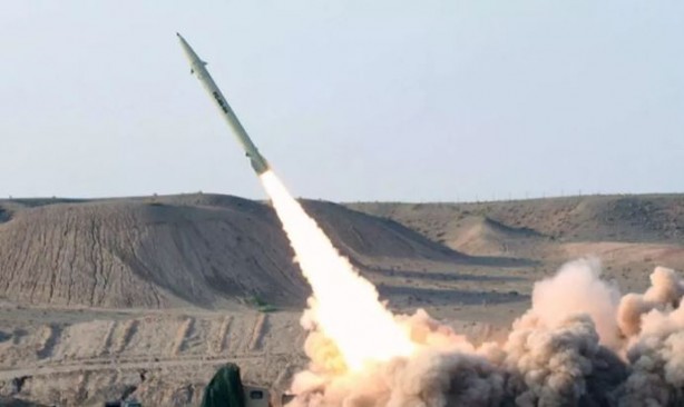 Foto - Husiler, ABD bayraklı gemilere balistik füze fırlattı