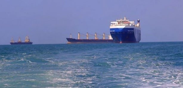 Husiler, Yemen açıklarında petrol gemisini vurdu