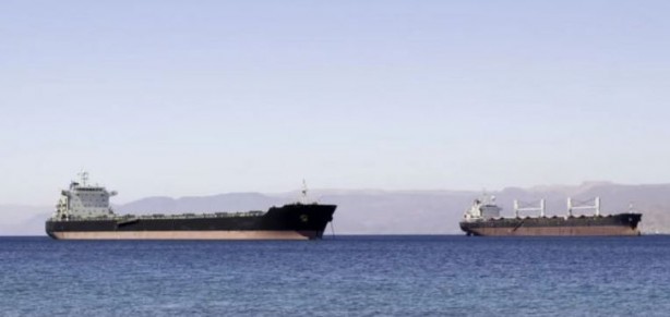 Foto - Husiler, Yemen açıklarında petrol gemisini vurdu