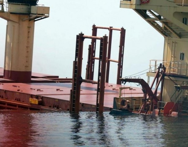 Foto - Husilerin vurduğu İngiliz gemisi Kızıldeniz'de battı