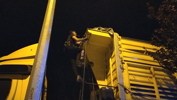 Foto - Husumetlisini çağırıp çatıdan ateş açtı