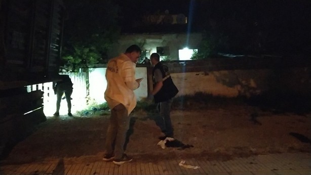 Foto - Husumetlisini çağırıp çatıdan ateş açtı